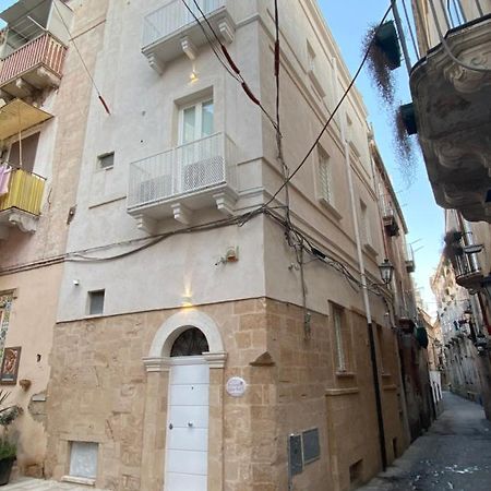 Star Suite Taranto Bagian luar foto