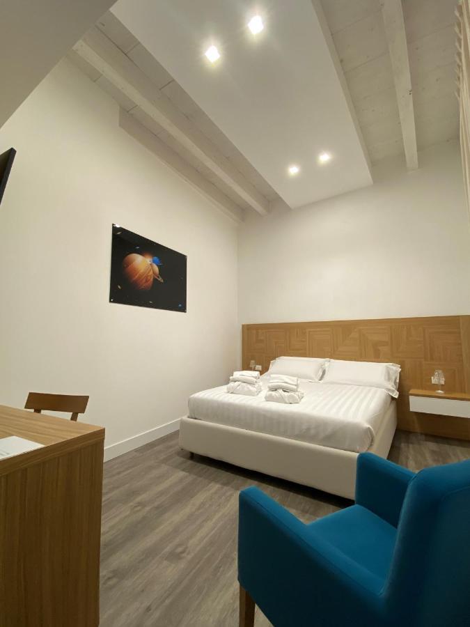 Star Suite Taranto Bagian luar foto
