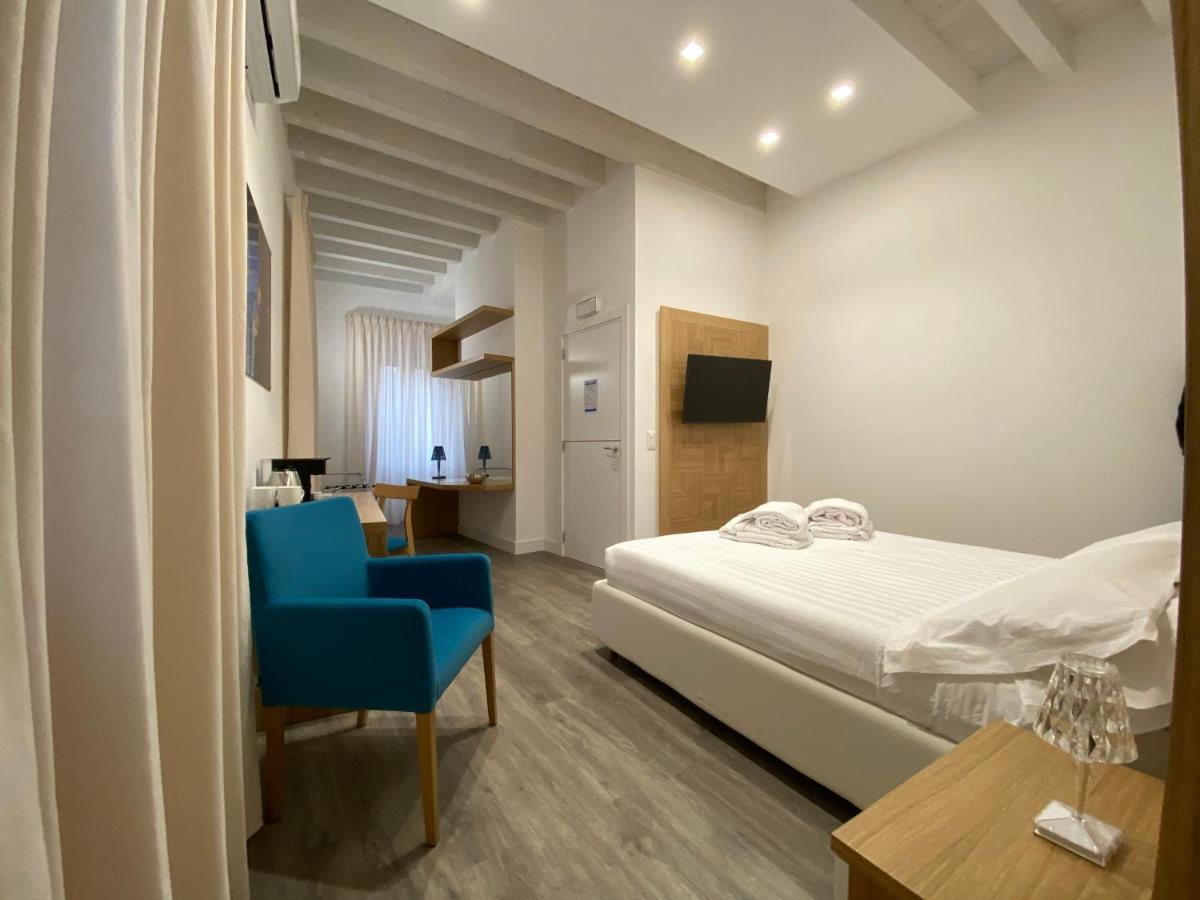 Star Suite Taranto Bagian luar foto